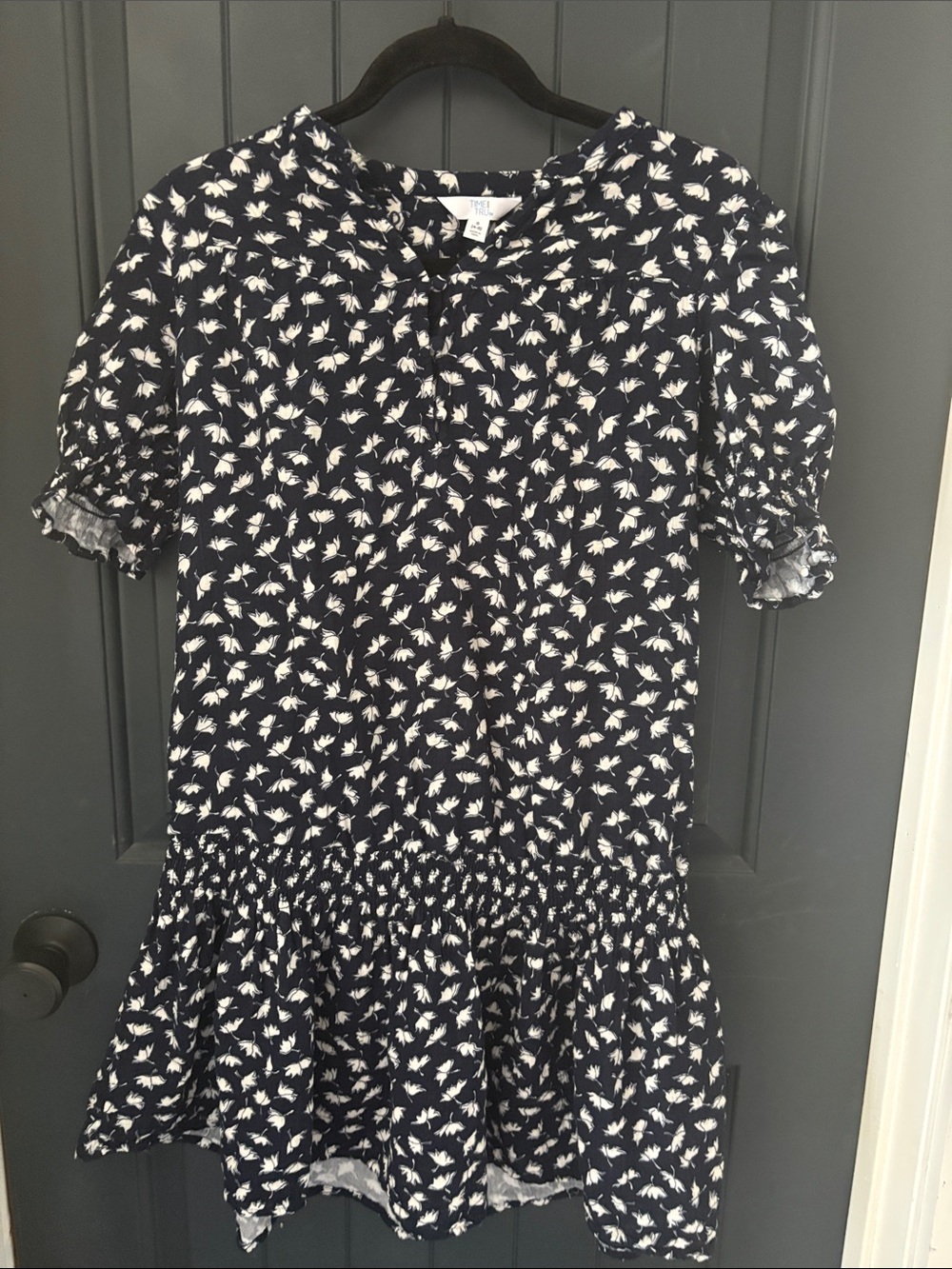 Time and Tru Navy and White Floral Short Sleeve Dress